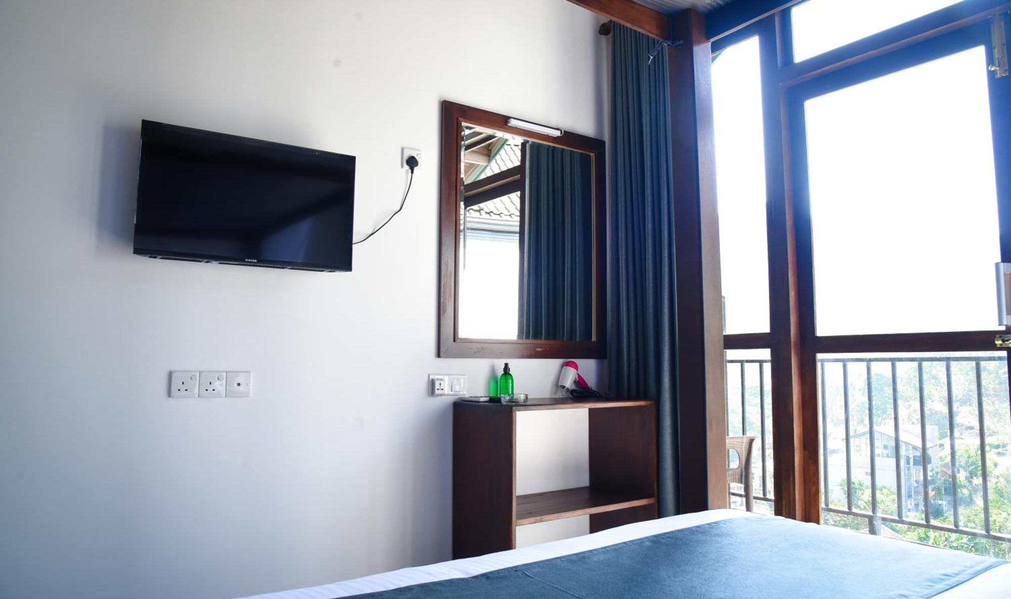 Ever Breeze Ella Hotel Экстерьер фото